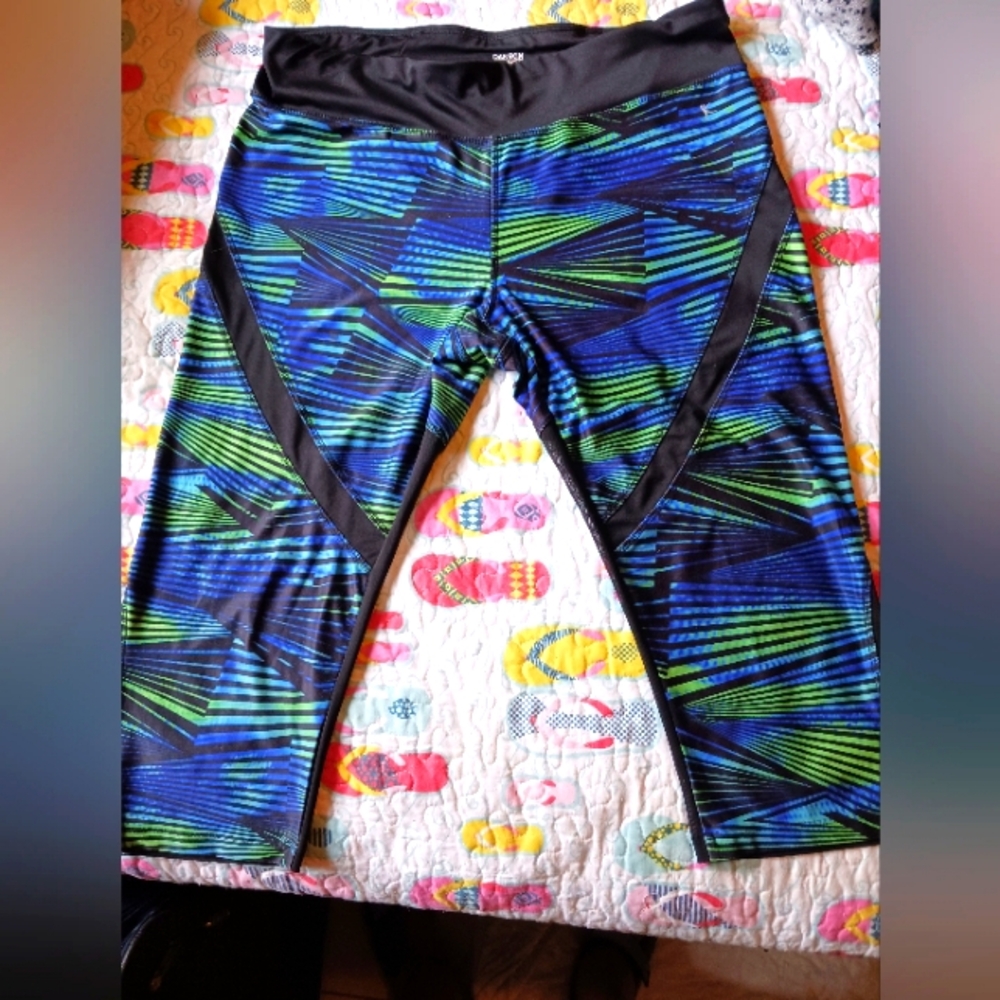 DANSKIN NOW DRI MORE ATHLETIC CAPRIS. SIZE XL